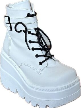 Demonia Shaker 52 platform boots